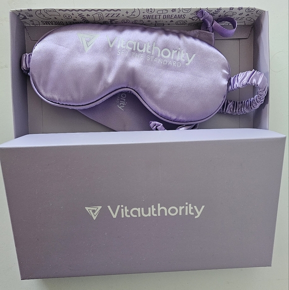 Vitauthority Lavender Padded Satin Sleep Mask With Storage Bag Brand New - Picture 2 of 6